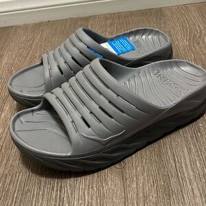 Hoka men’s Ora recovery slide. Size 10. Brand new. Fit snug recommend 9 or 9 1/2